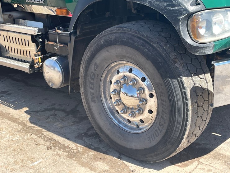 #4014-•-2013-quad-axle-mack-dump-truck-(has-wi-title)-image-19