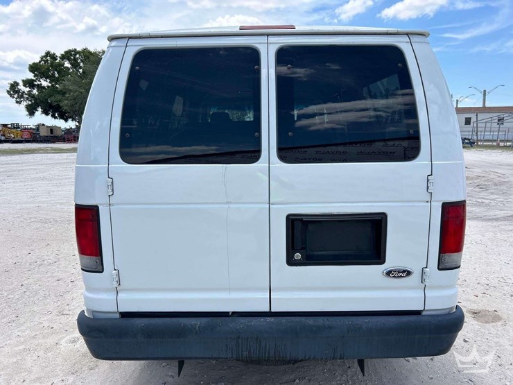 2011-ford-e250-image-27
