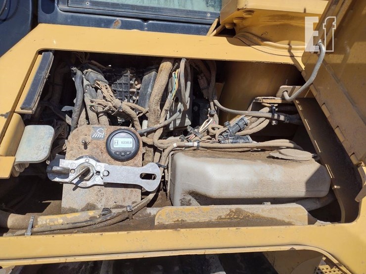 2017-caterpillar-d6n-xl-image-46