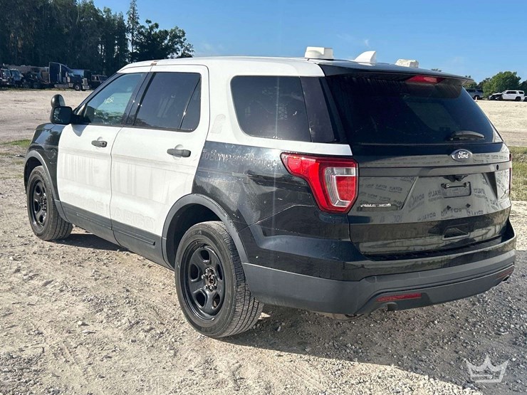 2016-ford-explorer-image-4