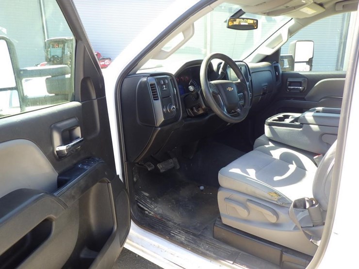 2018-chevrolet-2500hd-image-5