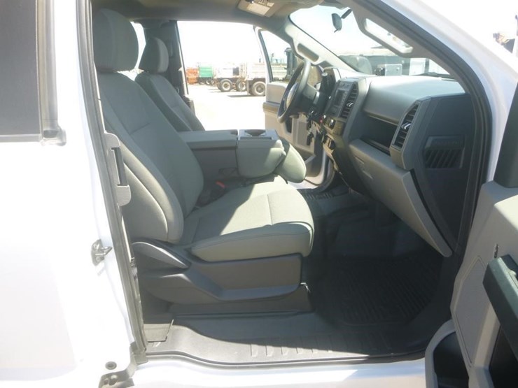 2022-ford-f550-image-25