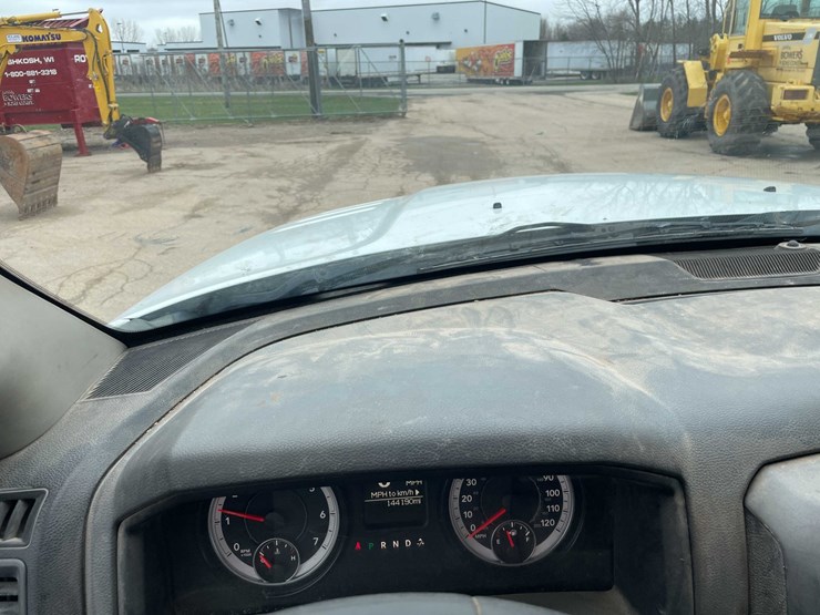 2015-dodge-ram-3500-image-102