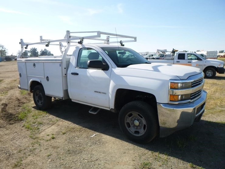 2017-chevrolet-2500hd-image-3