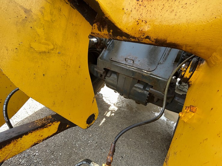 2005-komatsu-wa320-5l-image-12