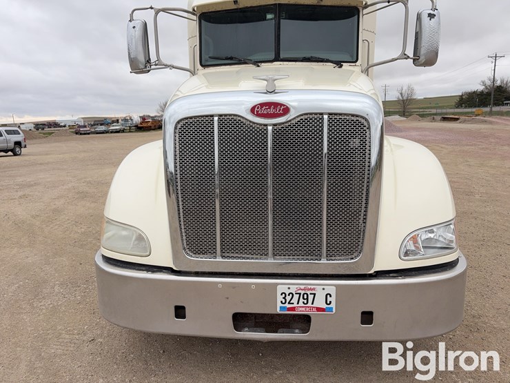 2011-peterbilt-386-image-11