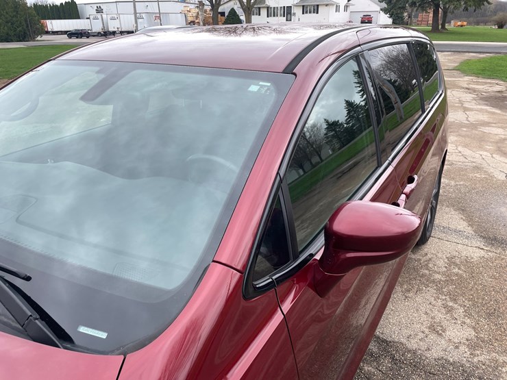 2018-chrysler-pacifica-image-15