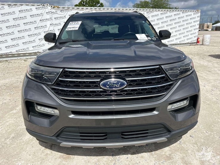 2021-ford-explorer-image-33