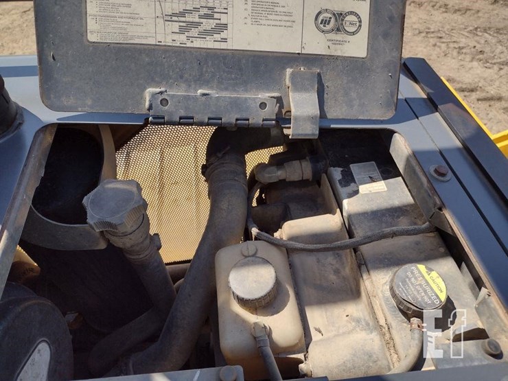 2004-deere-650h-image-35