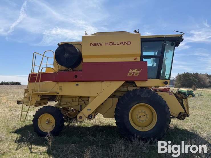 new-holland-tr86-image-4