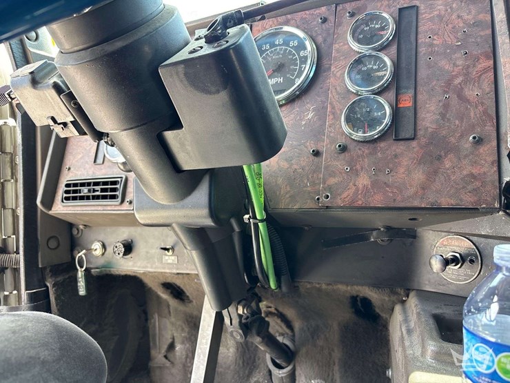 2001-international-9200i-image-22