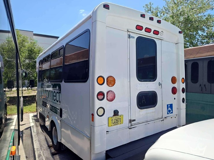 2017-ford-e450-image-4