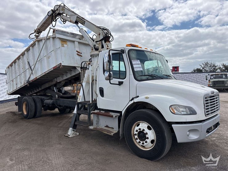 2015-freightliner-m2-106-image-7
