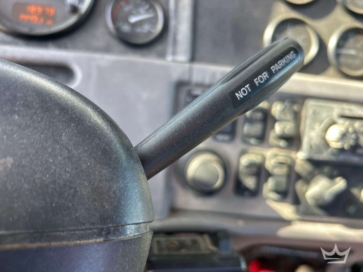 2011-peterbilt-365-image-20