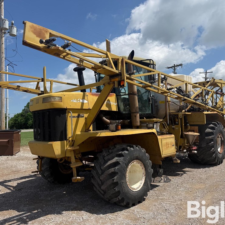 AG-CHEM TERRA-GATOR 8104