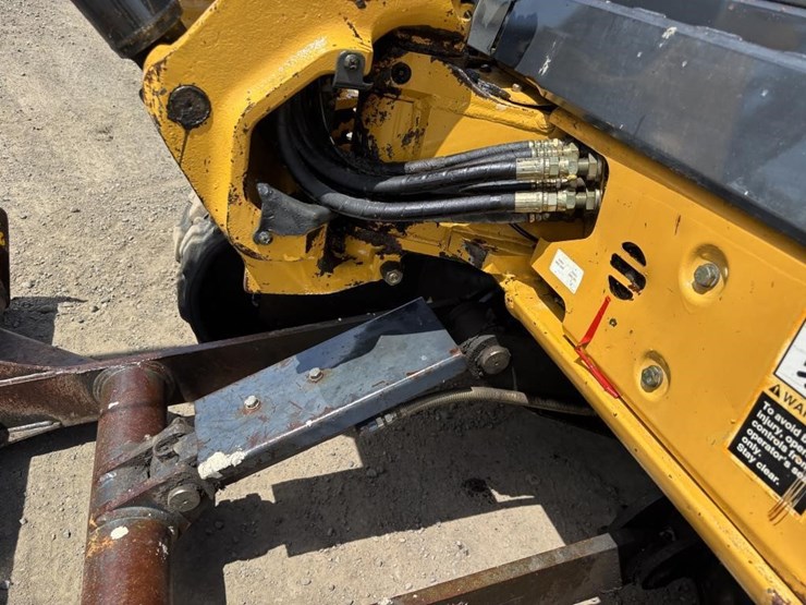 2006-deere-27d-image-19