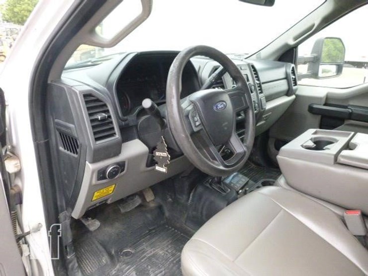 2017-ford-f550-image-11