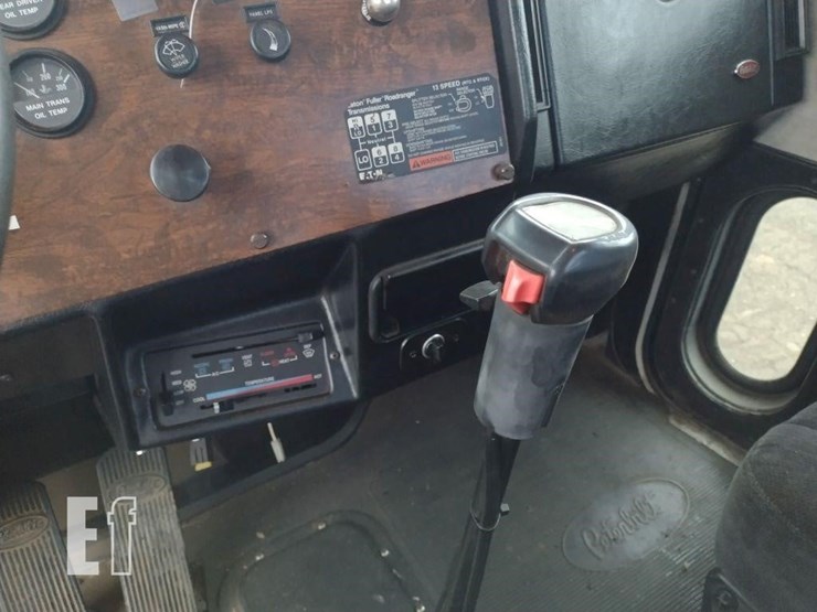 1993-peterbilt-379-image-10