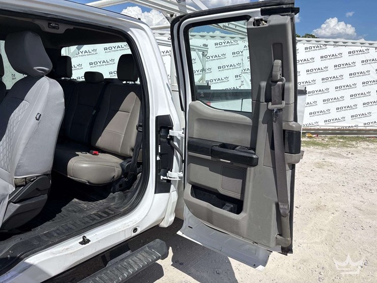 2021-ford-f250-image-30