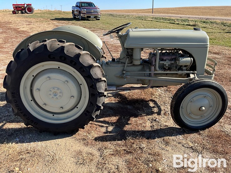 1941-ford-9n-image-4