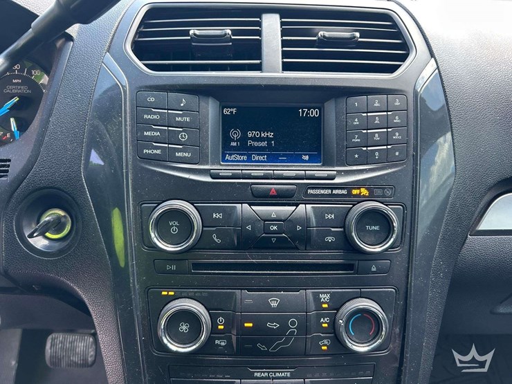 2017-ford-explorer-image-14