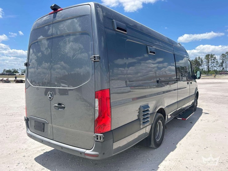 2021-mercedes-benz-sprinter-4500-image-3