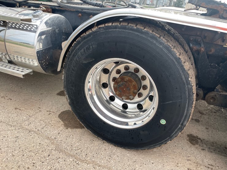2015-kenworth-t880-image-11