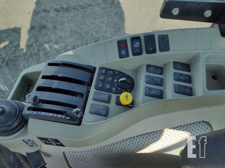 2017-john-deere-4052r-image-10