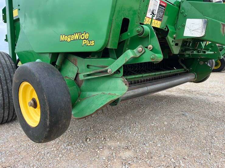 2009-john-deere-568-image-7