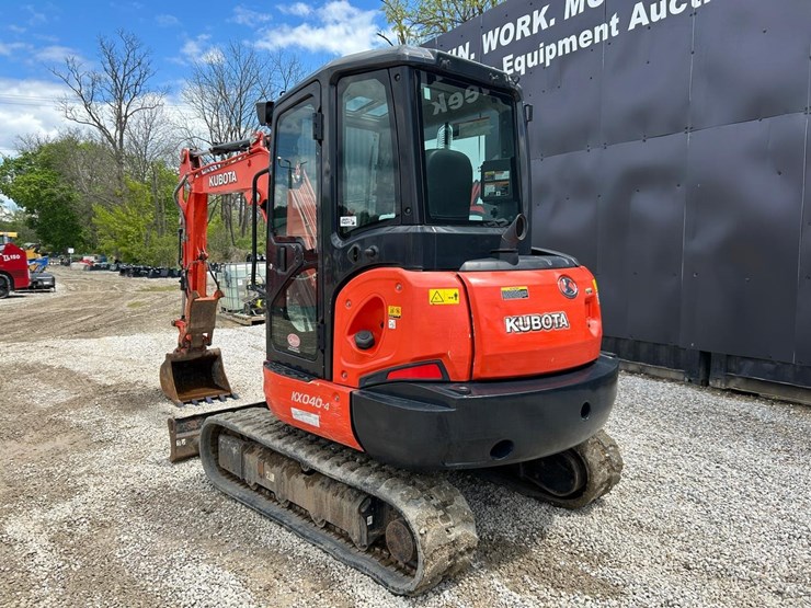 2019-kubota-kx040-4-image-2
