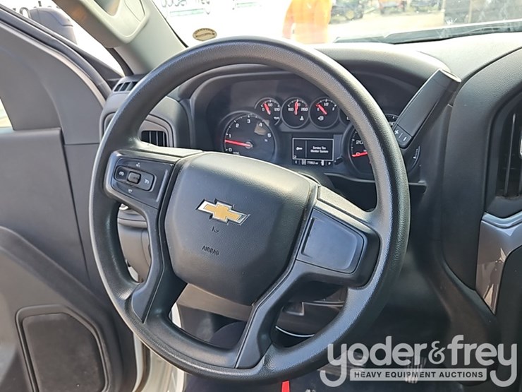 2022-chevrolet-3500hd-image-25