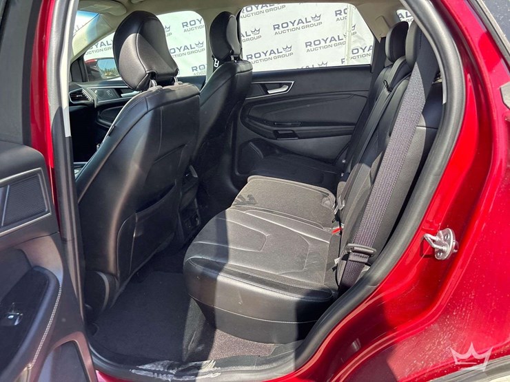 2019-ford-edge-image-18