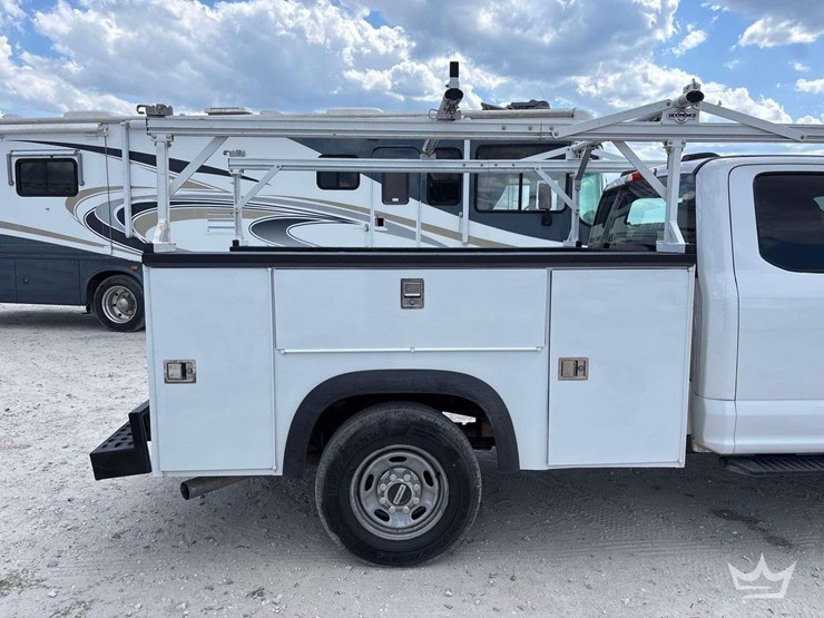2021-ford-f250-image-10