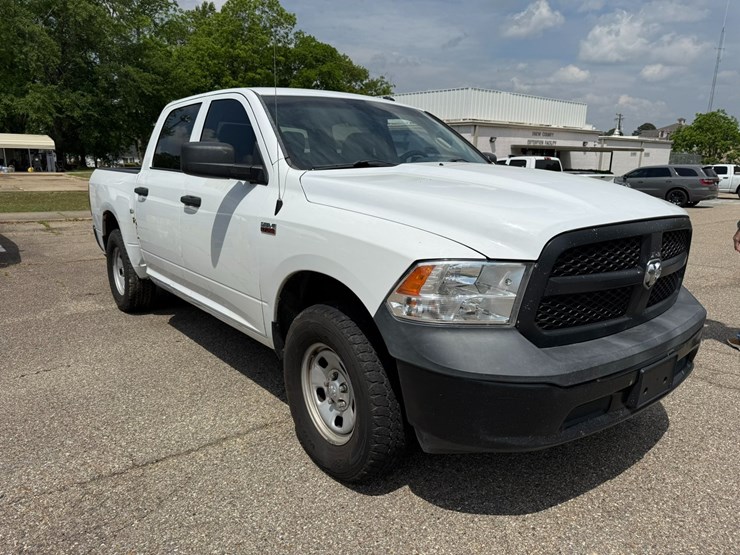 2016-dodge-1500-image-2
