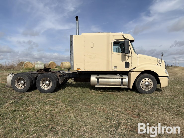 2007-freightliner-columbia-120-image-4