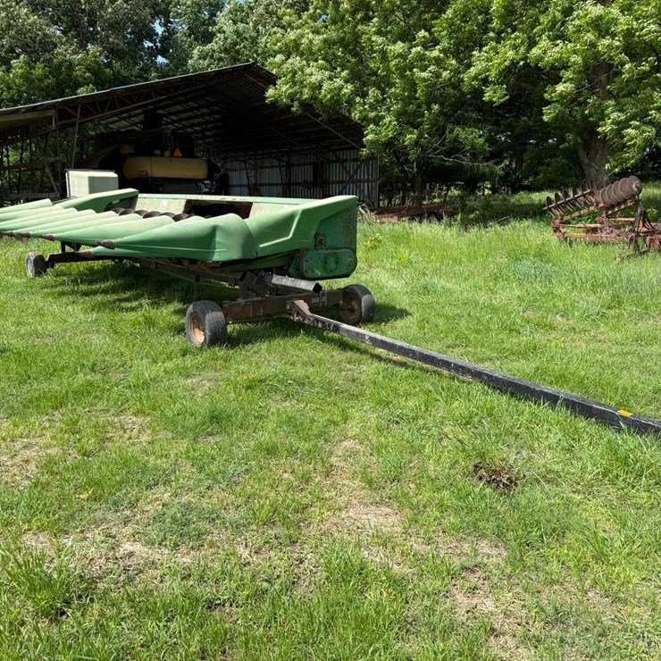 JOHN DEERE 8