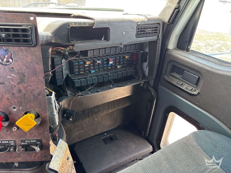 2001-international-9200i-image-28