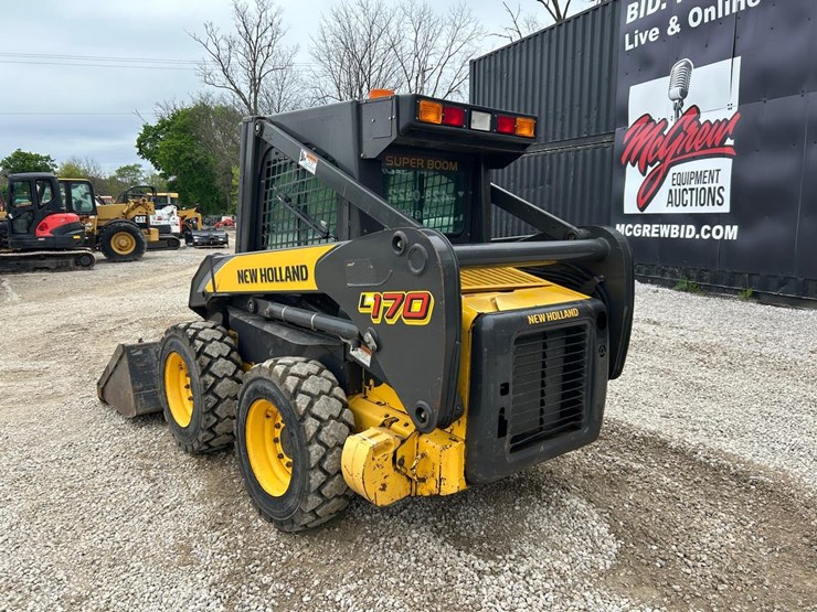new-holland-l170-image-2