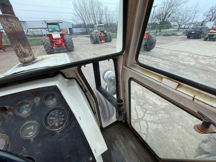 #4064-•-case-1370-tractor-image-74