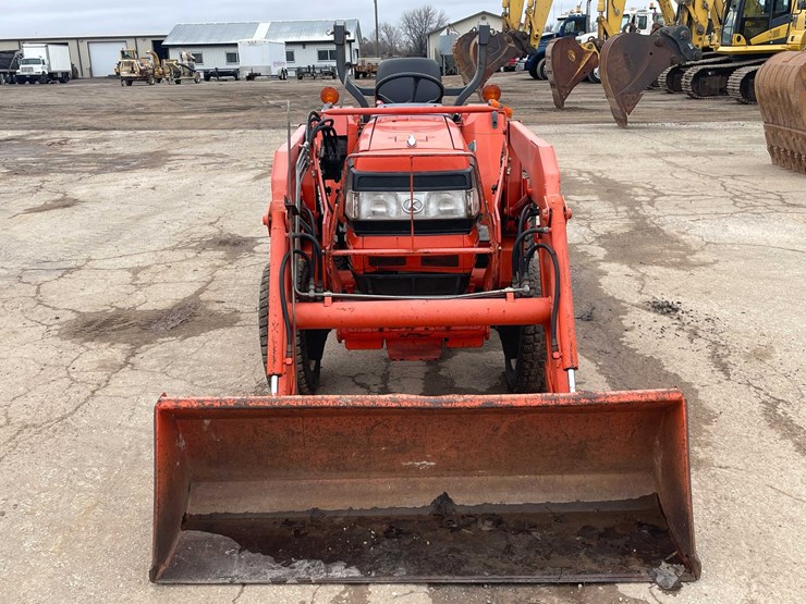 #4056-•-kubota-tractor-image-2