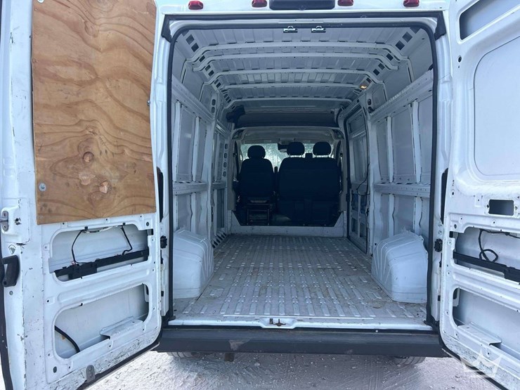 2022-ram-promaster-2500-image-21