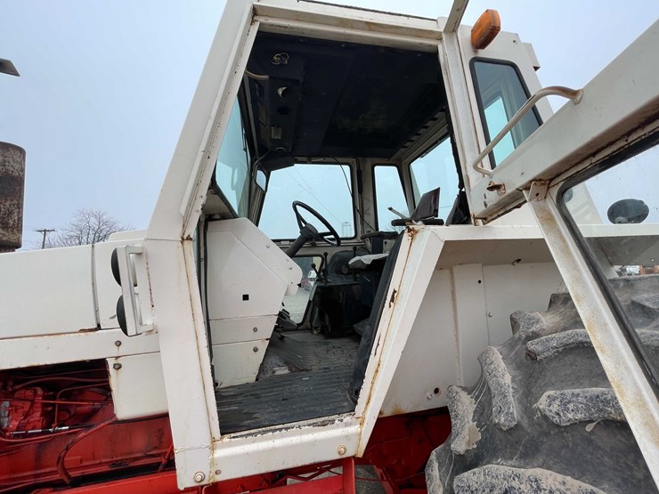 #4064-•-case-1370-tractor-image-65