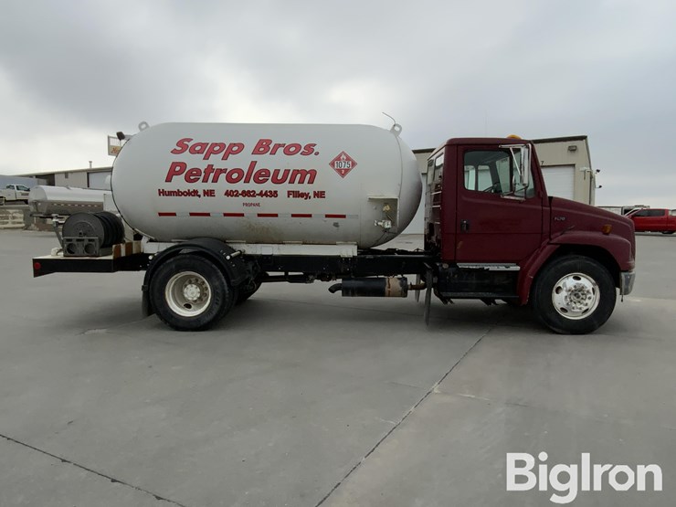 2001-freightliner-fl70-image-4