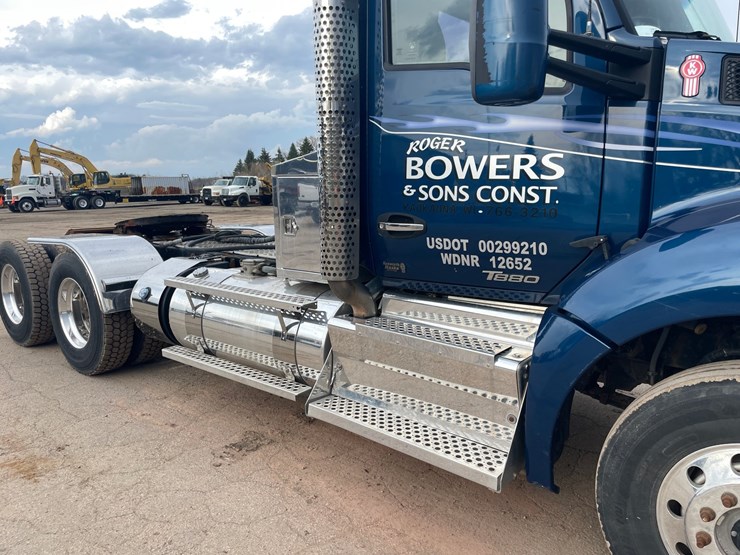 2015-kenworth-t880-image-49
