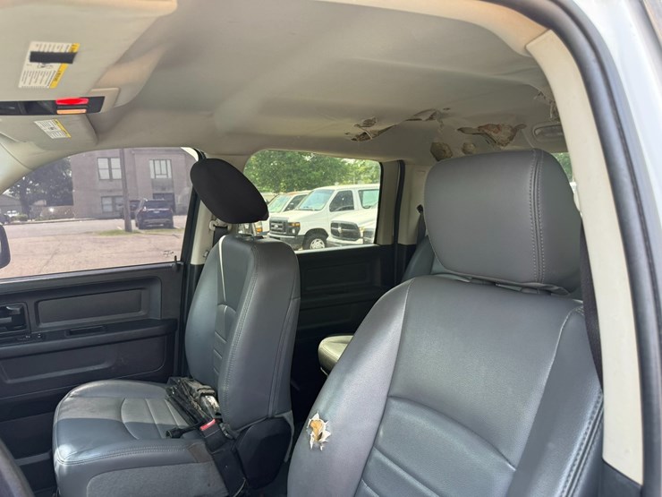 2016-dodge-1500-image-32