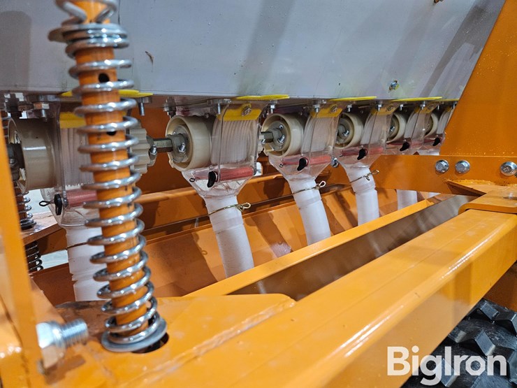2025-caterpillar-12-image-10