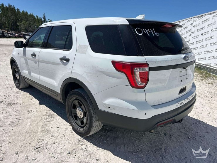 2016-ford-explorer-image-4