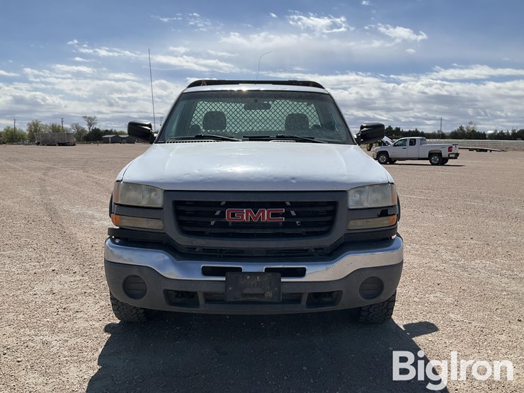 2005-gmc-sierra-1500-image-2