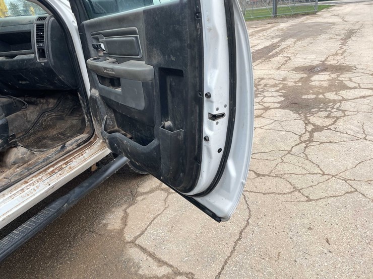 2015-dodge-ram-3500-image-72