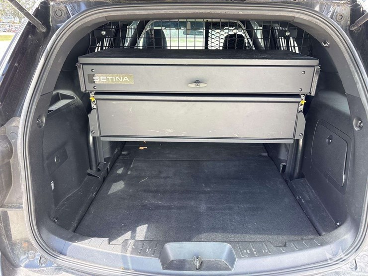 2017-ford-explorer-image-24